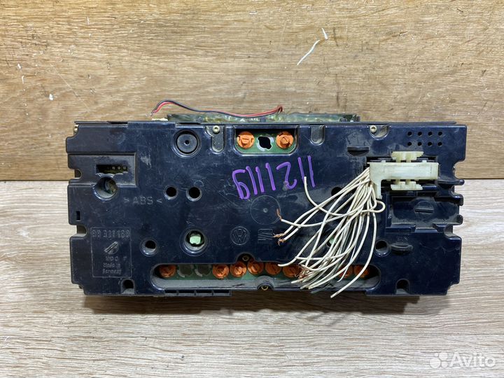 Панель приборов Volkswagen Golf 3 дизель 1121119