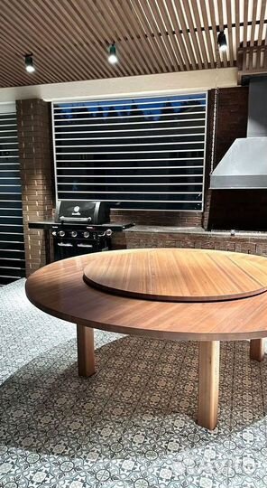 Стол из дерева