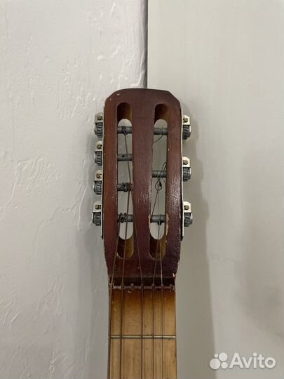 Акустическая гитара