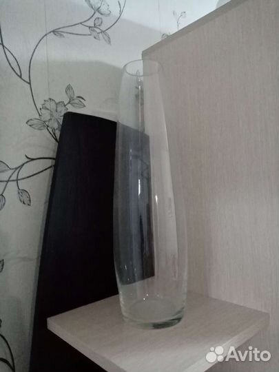 Стеклянная ваза для цветов