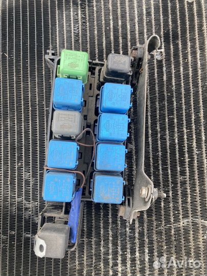 Блок реле Ниссан Серена с 23 1.6