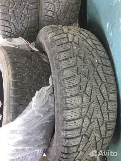 Nokian Tyres Hakkapeliitta 7 215/65 R16 102T