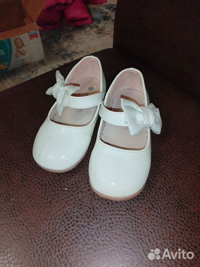 Туфли для девочки 26 размер белые