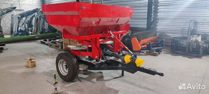 Разбрасыватель удобрений, 2023