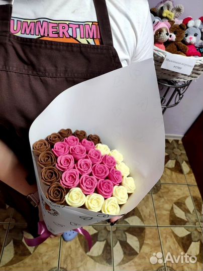 Букет - 29 Роз из Белого и Молочного Шоколада