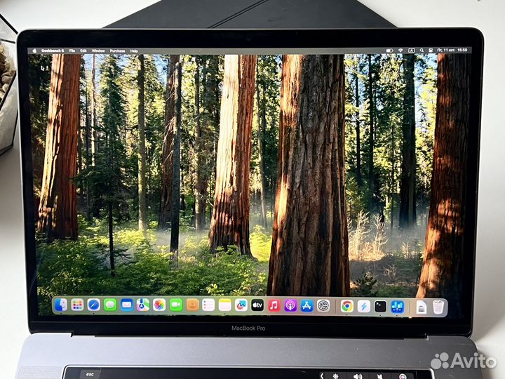 MacBook Pro 15 2017 Core i7 16/512GB Radeon 555