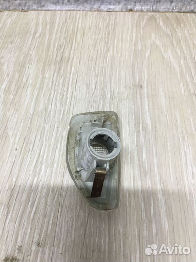 Повторитель поворотника в Крыло в Зеркало Renault