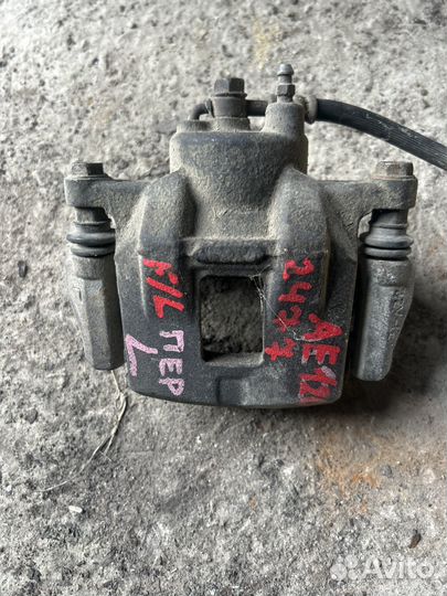 Левый тормозной суппорт corolla 120