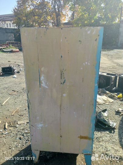 Шкаф железный