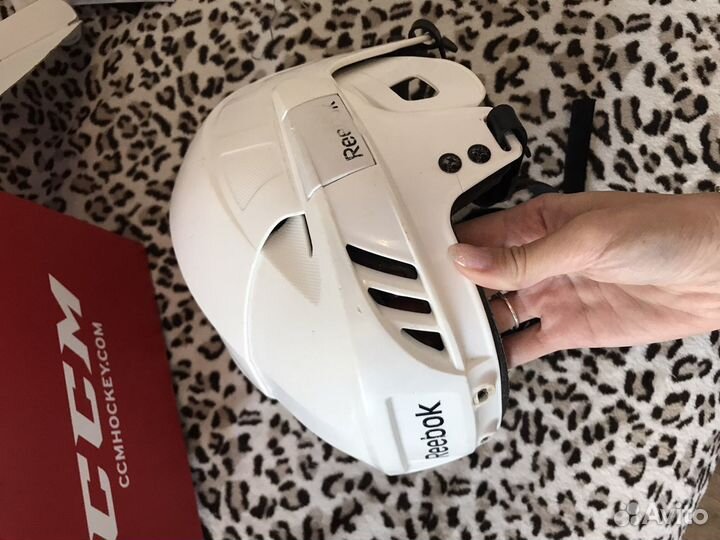 Хоккейный шлем