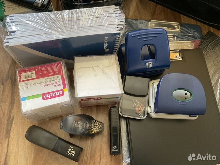 Кнопки, скобы, скрепки, степлер, антистеплер