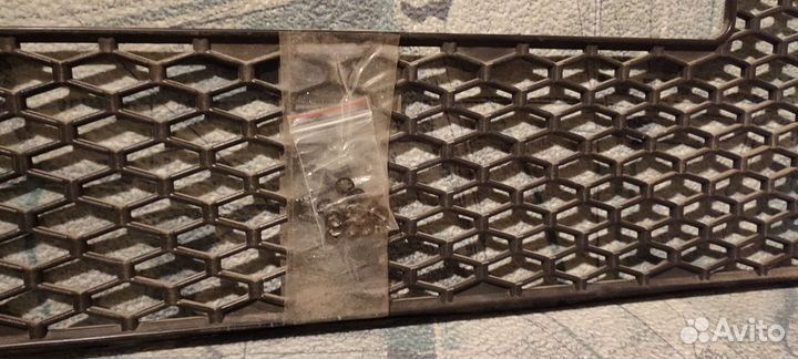 Решетка переднего бампера 