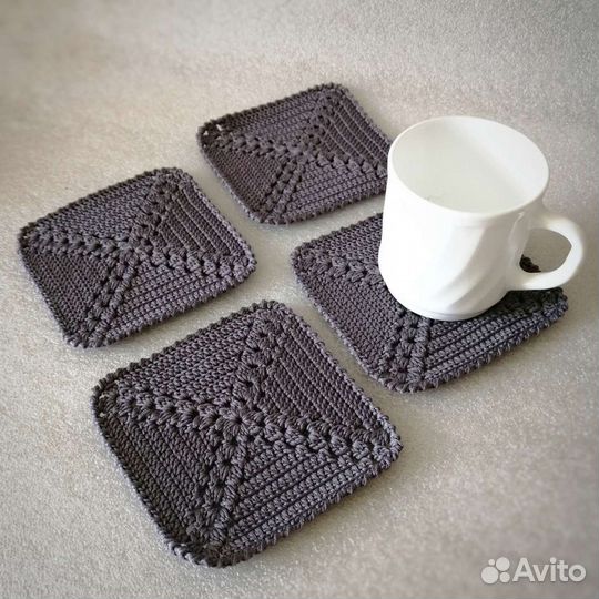 Комплект салфеток-подставок под чашки