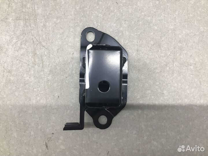 Кронштейн заднего бампера левый Mitsubishi Outland