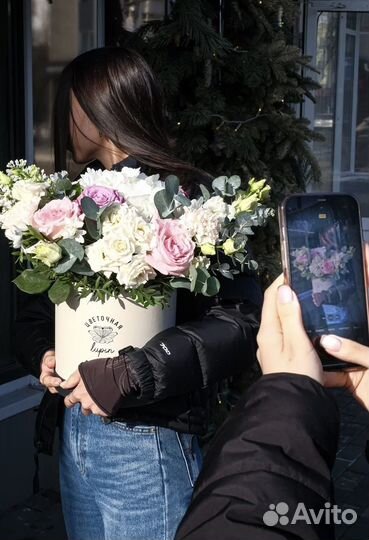 Композиция в большой коробке