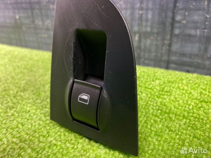 Кнопка стеклоподъемника левая Audi Allroad C5 BES