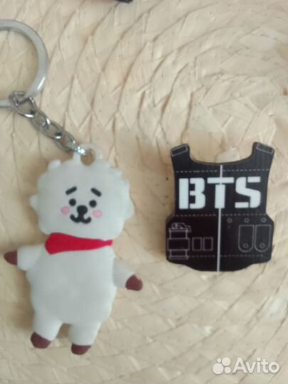 Ободок, брелок и значок BTS