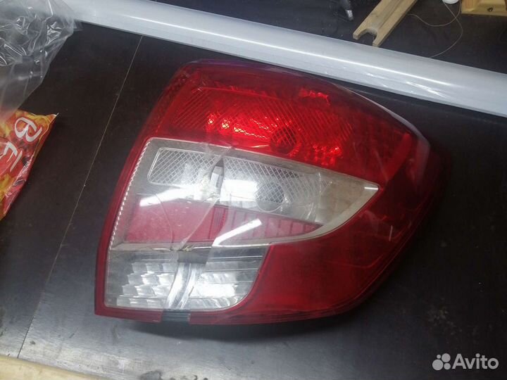 Продам фонарь задний Лада Гранта