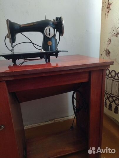 Швейная машинка ножная