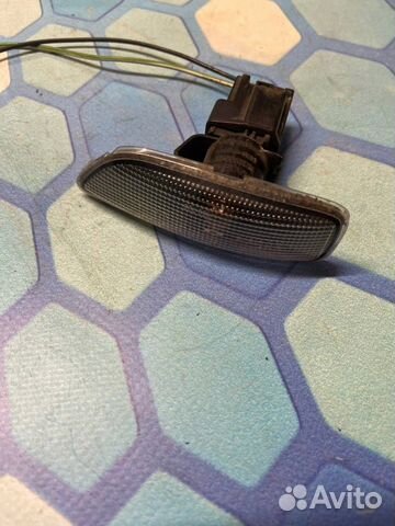 Повторитель поворота в крыло 8658945