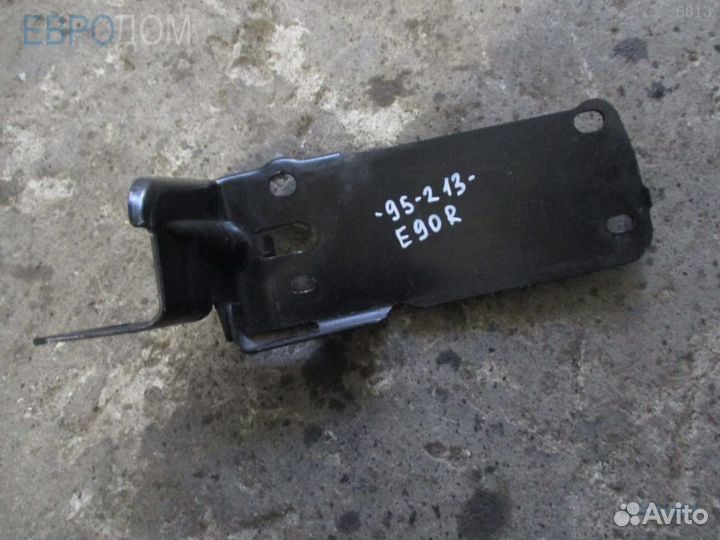 Крепление / кронштейн на телевизор правое BMW E90