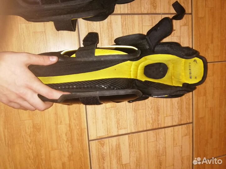 Хоккейные щитки easton stealth