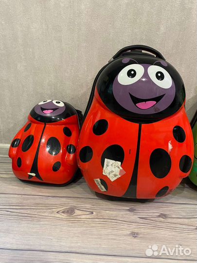 Детский чемодан на колесиках и рюкзак