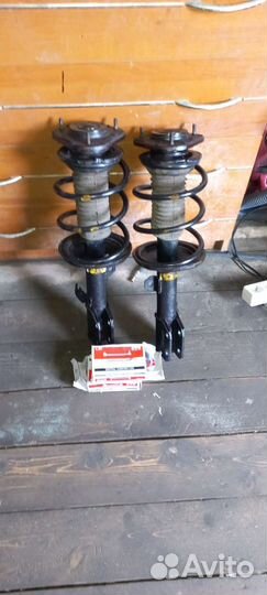 Передние стойки в сборе