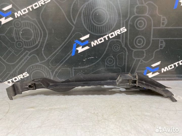 Воздуховод радиатора передний правый Audi A6