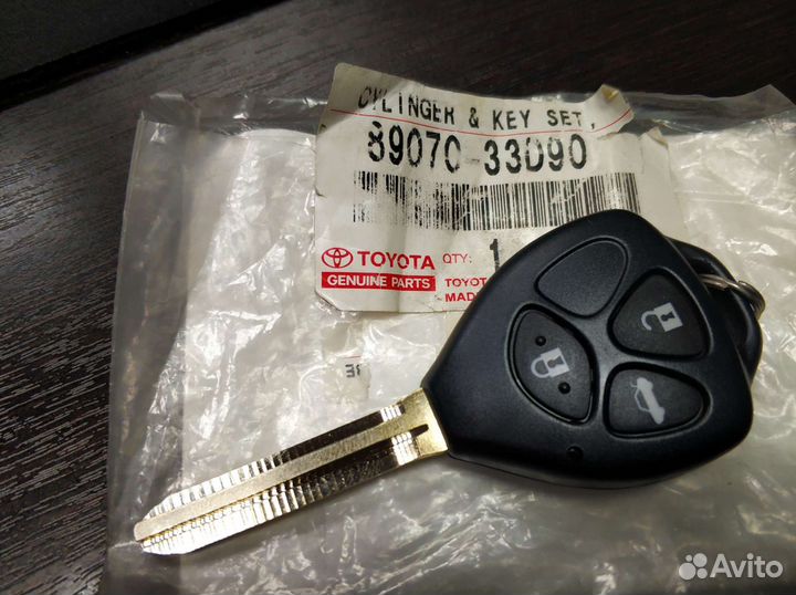 Ключ Camry 89070-33D90