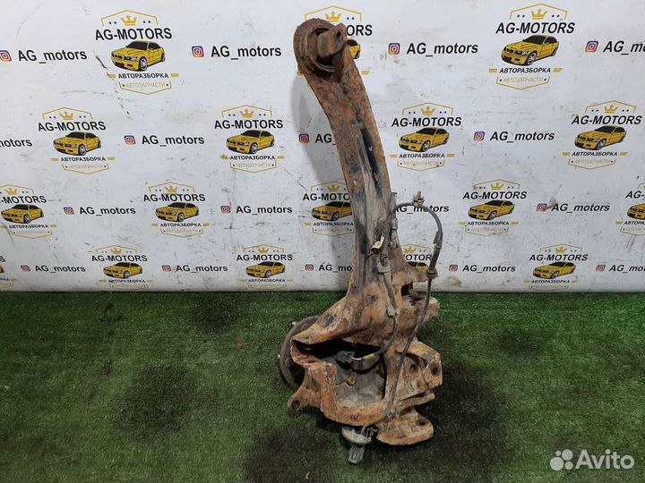 Кулак задний левый Mazda 3 BK седан