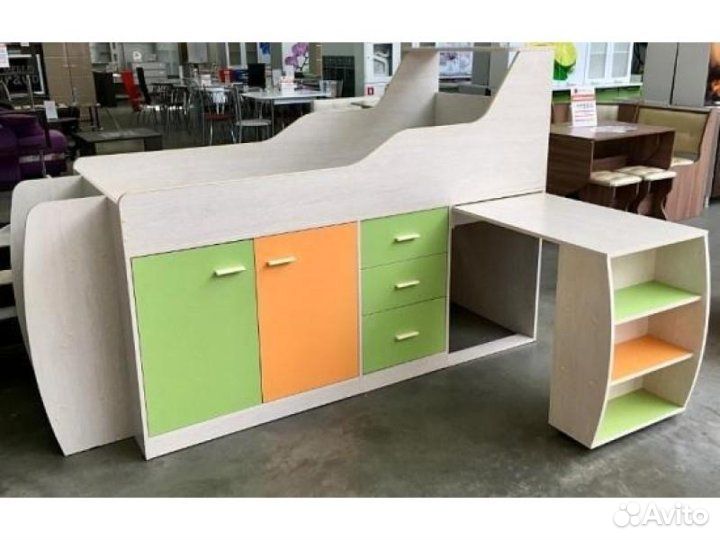 Детская кровать чердак с ящиками и столиком