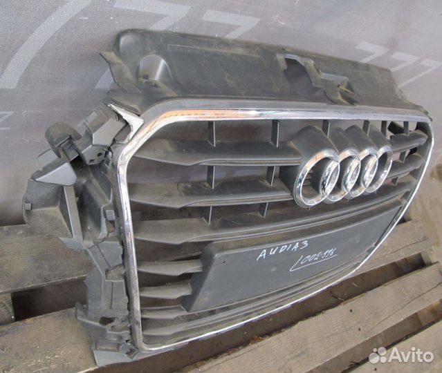 Решетка радиатора Audi A3 (8V) Б/у Оригинал