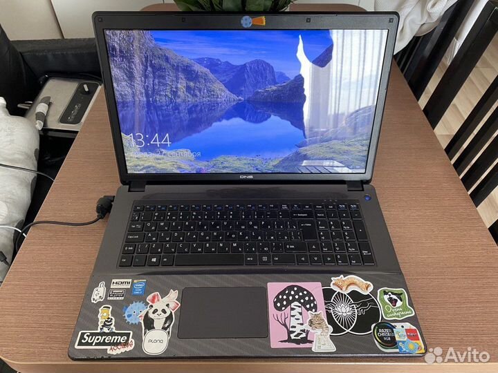 Игровой ноутбук DNS W670SFQ(HD+)