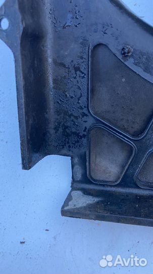 Диффузор вентилятора Audi 90