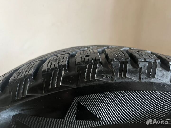 Bridgestone Blizzak Spike-01 225/60 R17