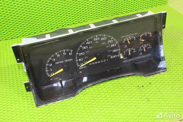 Панель приборов Chevrolet Suburban GMT400