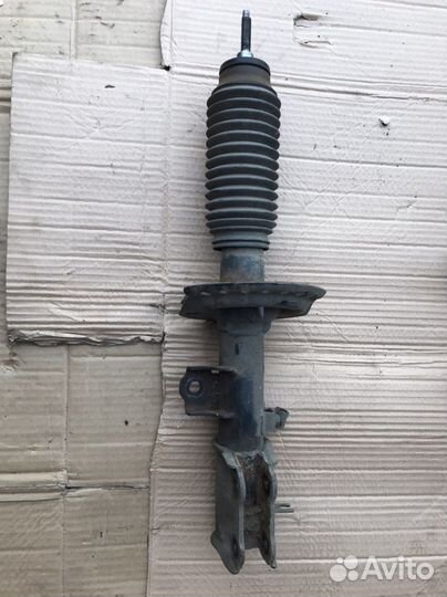 Стойка передняя левая Kia Rio 3