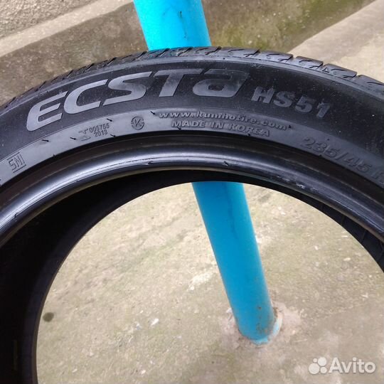 Kumho Ecsta HS51 235/45 R18 94