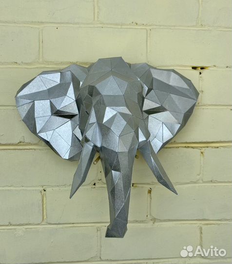 Фигура на стену в стиле паперкрафт