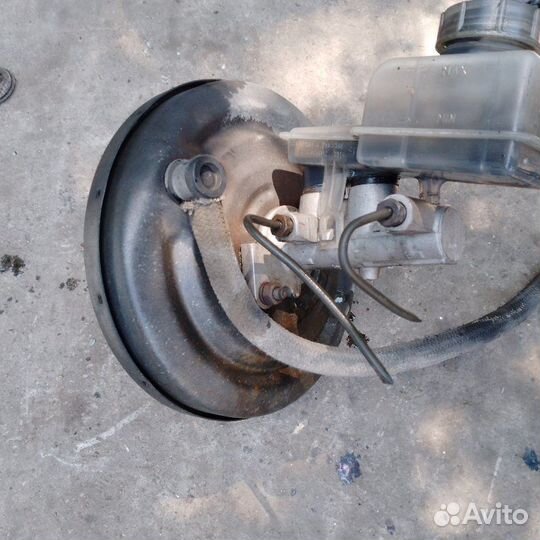 Вакуумный усилитель тормозов с главным тормозным