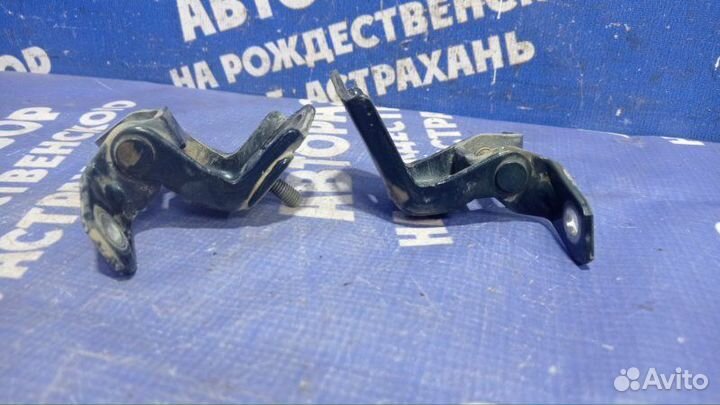 Петля двери Mazda 3 Bk седан Z6 2006