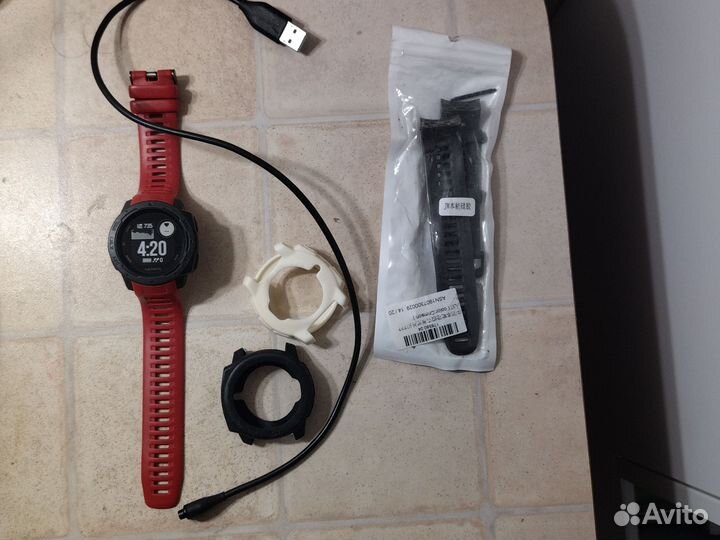 Спортивные часы Garmin Instinct