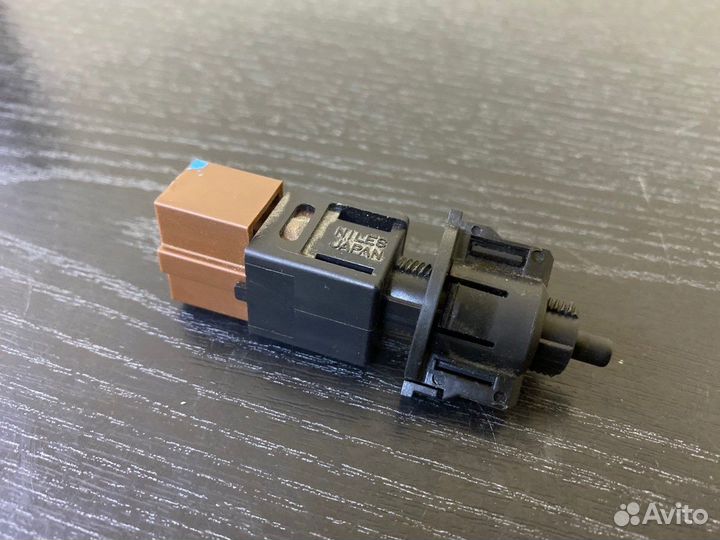 Концевик педали тормоза бу Infiniti Fx35 S50