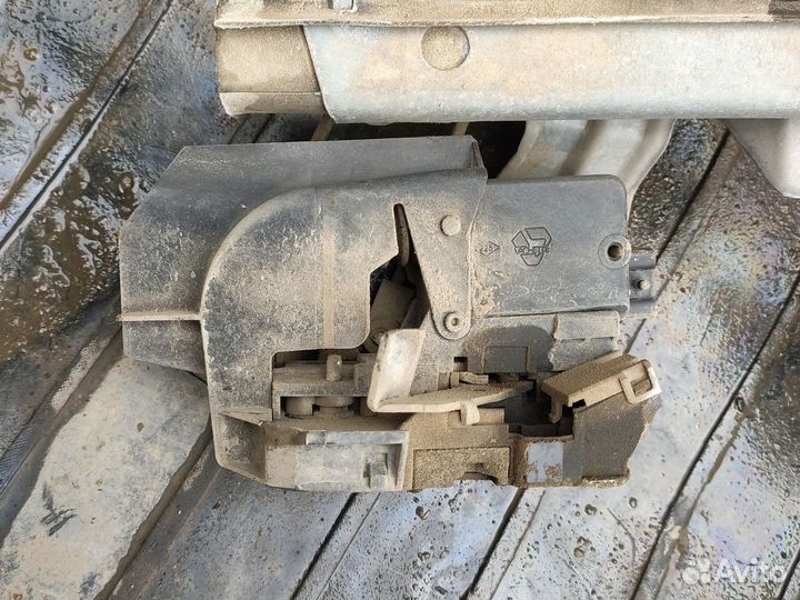 Замок двери Рено лагуна 1