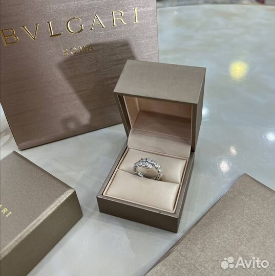 Кольцо Bvlgari Serpenti