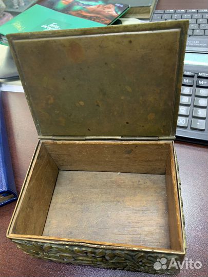 Шкатулка бронза