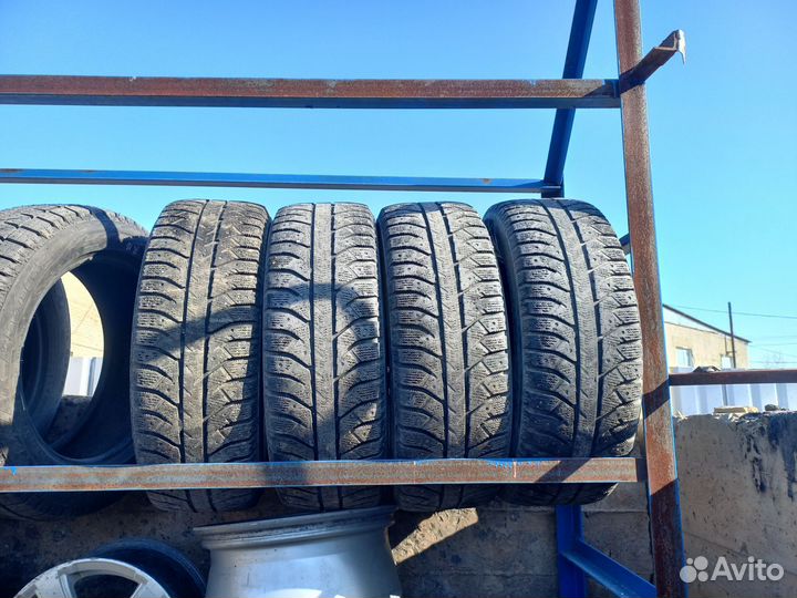 Bridgestone Ice Cruiser 7000 205/65 R15