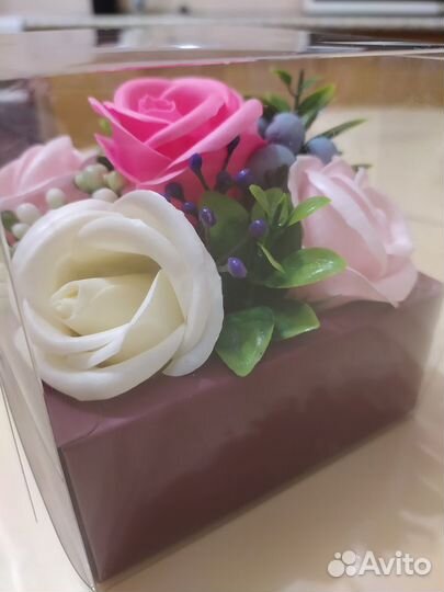 Композиция из цветов из мыльных лепестков