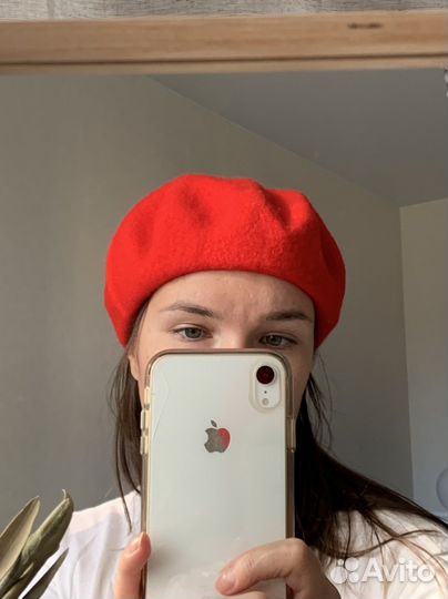 Берет красный шерстяной